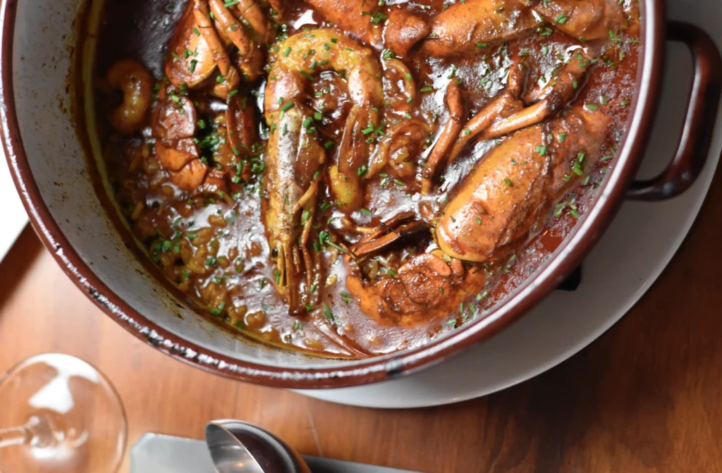 Plato de arroz con bogavante y langostinos en Hemisferio Loft, Alcalá de Henares